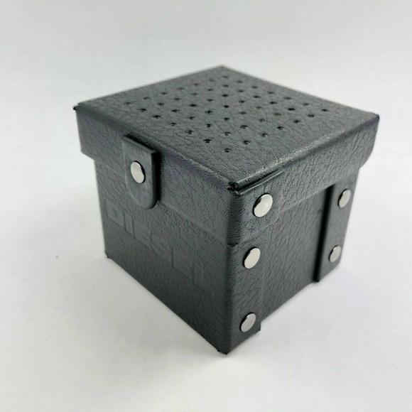 DIESEL SINGLE PRESENTATION SLOT GIFT WATCH BOX WITH CARE CARD - Picture 5 of 5